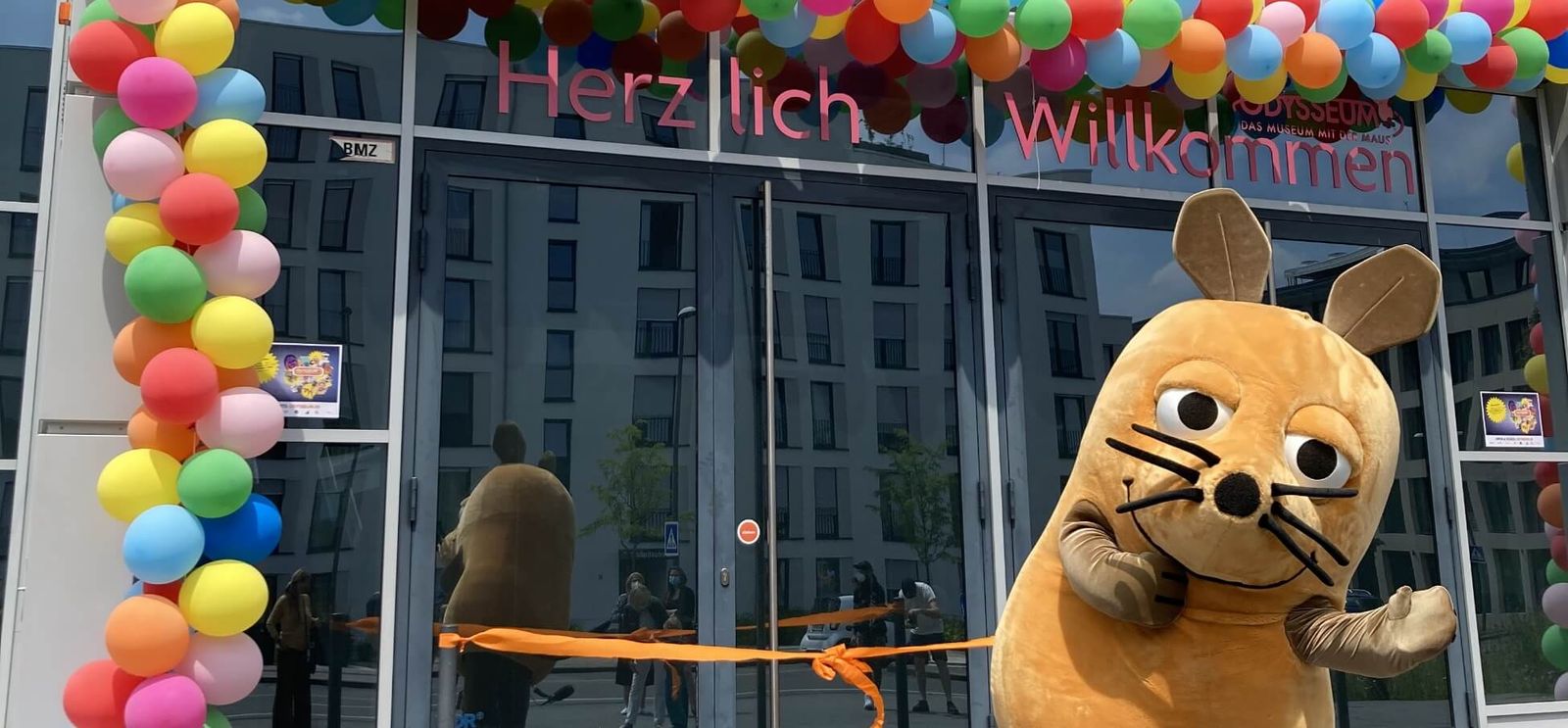 DIE MAUS & IHRE FREUNDE LIVE UND IN FARBE!